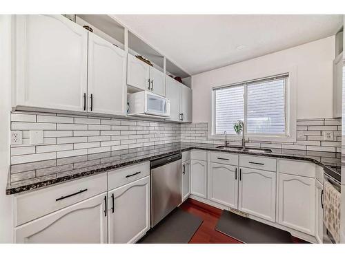 63 Somervale Place Sw, Calgary, AB - Indoor Photo Showing Kitchen With Upgraded Kitchen