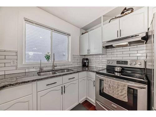 63 Somervale Place Sw, Calgary, AB - Indoor Photo Showing Kitchen With Double Sink