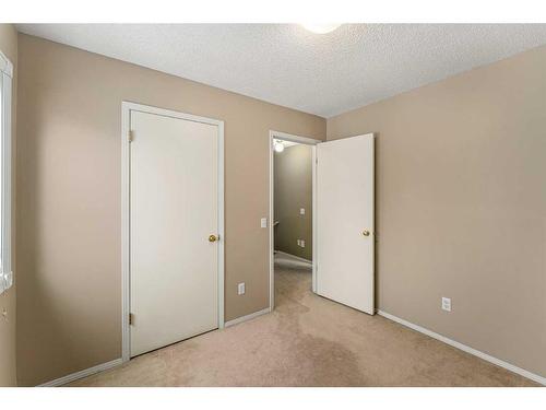 436 Mt Lorette Place Se, Calgary, AB - Indoor