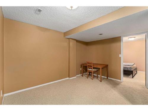 436 Mt Lorette Place Se, Calgary, AB - Indoor