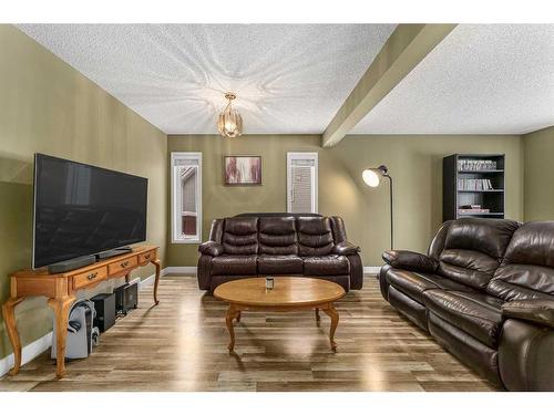 436 Mt Lorette Place Se, Calgary, AB - Indoor Photo Showing Living Room