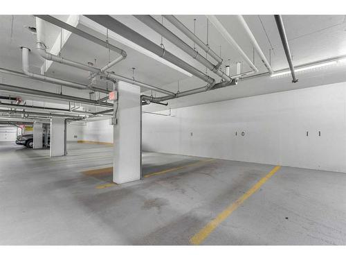 310-8531 8A Avenue Sw, Calgary, AB - Indoor Photo Showing Garage