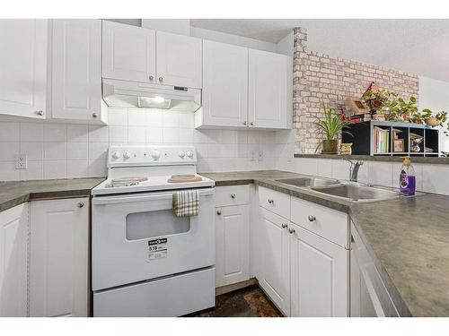 1104-950 Arbour Lake Road Nw, Calgary, AB - Indoor Photo Showing Kitchen With Double Sink