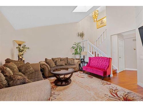 142 Templehill Drive Ne, Calgary, AB - Indoor Photo Showing Living Room