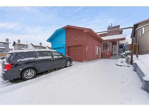 142 Templehill Drive Ne, Calgary, AB - Outdoor