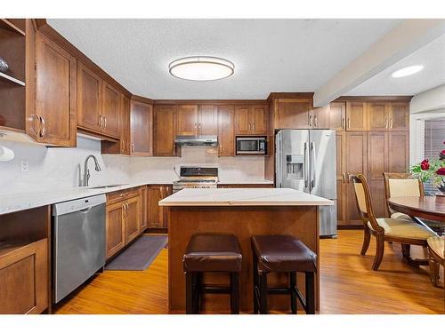 142 Templehill Drive Ne, Calgary, AB - Indoor Photo Showing Kitchen