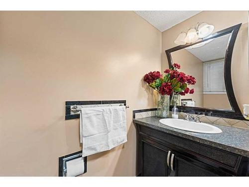 142 Templehill Drive Ne, Calgary, AB - Indoor Photo Showing Bathroom