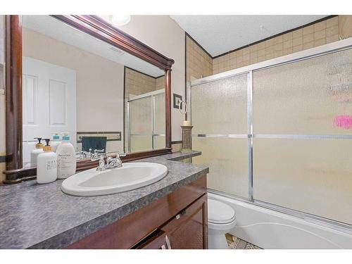 142 Templehill Drive Ne, Calgary, AB - Indoor Photo Showing Bathroom