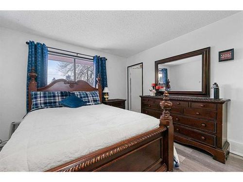 142 Templehill Drive Ne, Calgary, AB - Indoor Photo Showing Bedroom