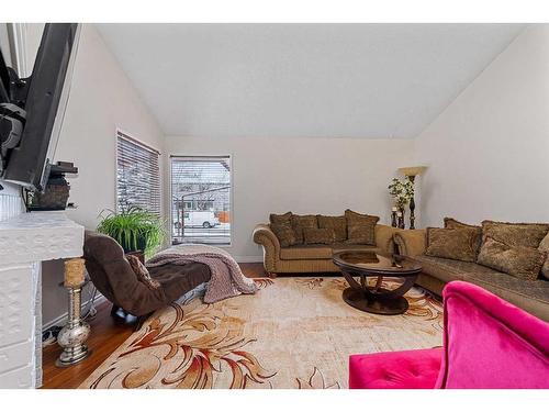 142 Templehill Drive Ne, Calgary, AB - Indoor Photo Showing Living Room