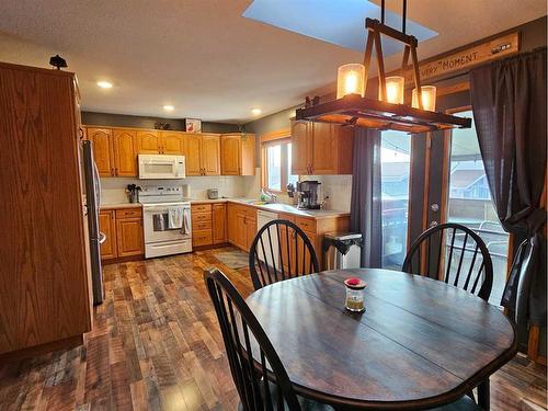 4236 Shannon Drive, Olds, AB - Indoor Photo Showing Dining Room