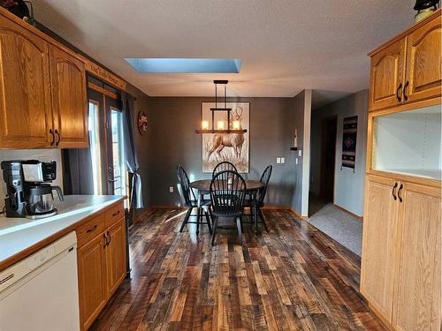 4236 Shannon Drive, Olds, AB - Indoor Photo Showing Kitchen