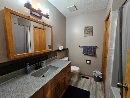 4236 Shannon Drive, Olds, AB - Indoor Photo Showing Bathroom