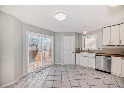 63 Harvest Wood Way Ne, Calgary, AB - Indoor Photo Showing Kitchen