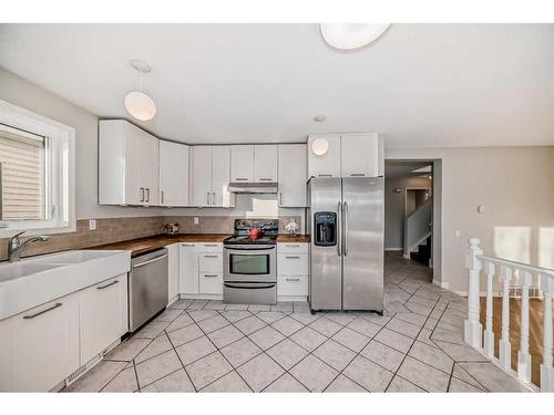 63 Harvest Wood Way Ne, Calgary, AB - Indoor Photo Showing Kitchen