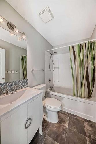 63 Harvest Wood Way Ne, Calgary, AB - Indoor Photo Showing Bathroom