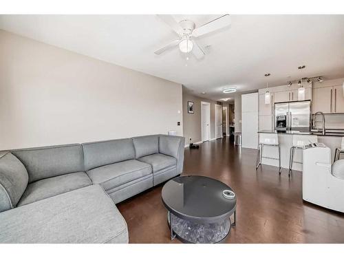 3309-11 Mahogany Row Se, Calgary, AB - Indoor Photo Showing Living Room