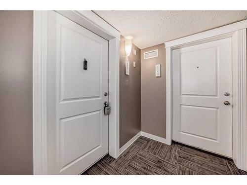 3309-11 Mahogany Row Se, Calgary, AB - Indoor Photo Showing Other Room