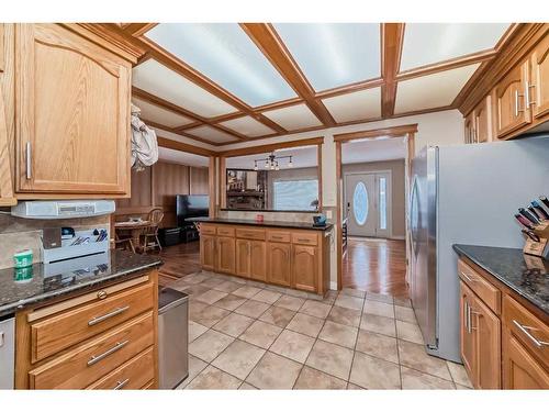 935 Hunterston Hill Nw, Calgary, AB - Indoor Photo Showing Kitchen