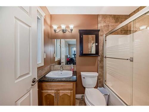 935 Hunterston Hill Nw, Calgary, AB - Indoor Photo Showing Bathroom