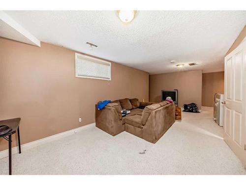 935 Hunterston Hill Nw, Calgary, AB - Indoor