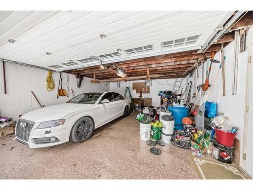 935 Hunterston Hill Nw, Calgary, AB - Indoor Photo Showing Garage