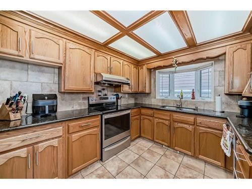 935 Hunterston Hill Nw, Calgary, AB - Indoor Photo Showing Kitchen With Double Sink