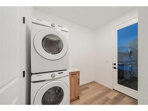 109 5 Avenue Se, High River, AB - Indoor Photo Showing Laundry Room