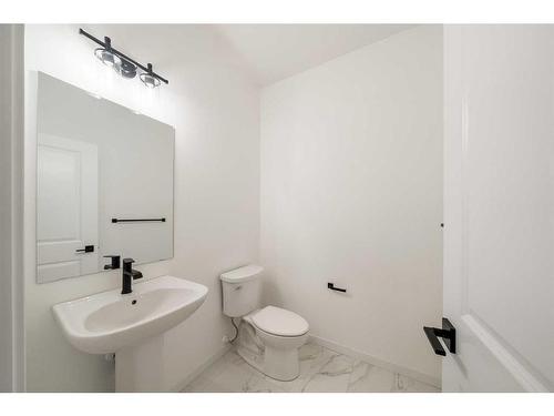 109 5 Avenue Se, High River, AB - Indoor Photo Showing Bathroom