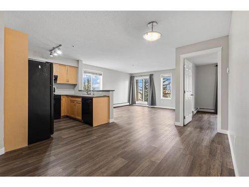 2207-70 Panamount Dr Nw, Calgary, AB - Indoor Photo Showing Kitchen