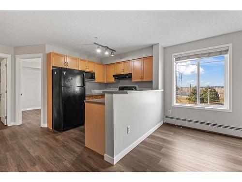 2207-70 Panamount Dr Nw, Calgary, AB - Indoor Photo Showing Kitchen