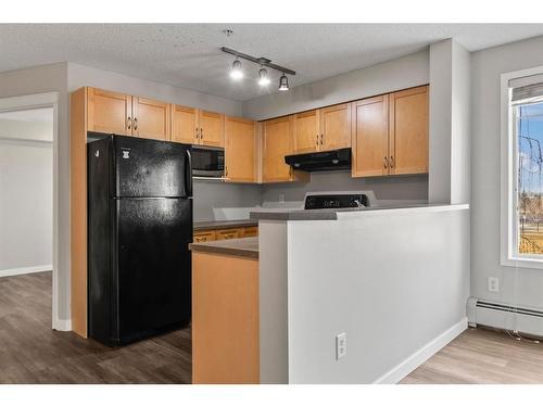 2207-70 Panamount Dr Nw, Calgary, AB - Indoor Photo Showing Kitchen