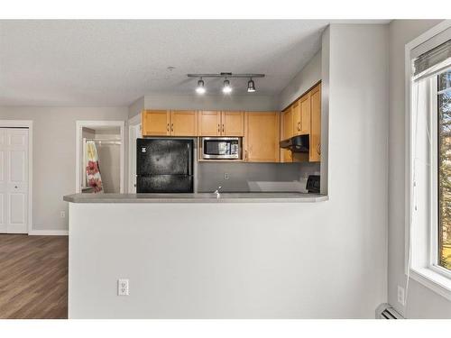 2207-70 Panamount Dr Nw, Calgary, AB - Indoor Photo Showing Kitchen