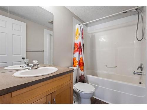 2207-70 Panamount Dr Nw, Calgary, AB - Indoor Photo Showing Bathroom