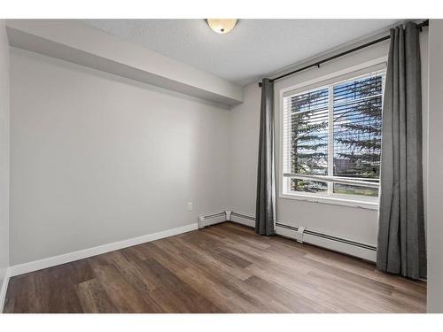 2207-70 Panamount Dr Nw, Calgary, AB - Indoor Photo Showing Other Room