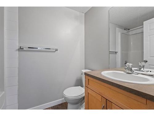 2207-70 Panamount Dr Nw, Calgary, AB - Indoor Photo Showing Bathroom