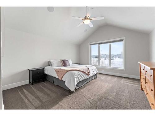 41 Waters Edge Drive, Heritage Pointe, AB - Indoor Photo Showing Bedroom