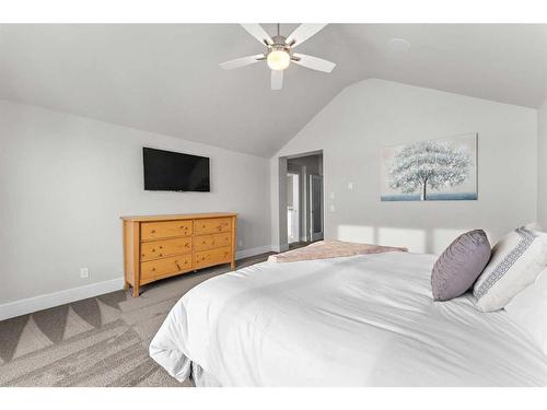 41 Waters Edge Drive, Heritage Pointe, AB - Indoor Photo Showing Bedroom