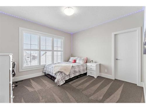 41 Waters Edge Drive, Heritage Pointe, AB - Indoor Photo Showing Bedroom