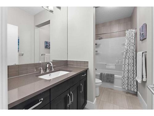 41 Waters Edge Drive, Heritage Pointe, AB - Indoor Photo Showing Bathroom