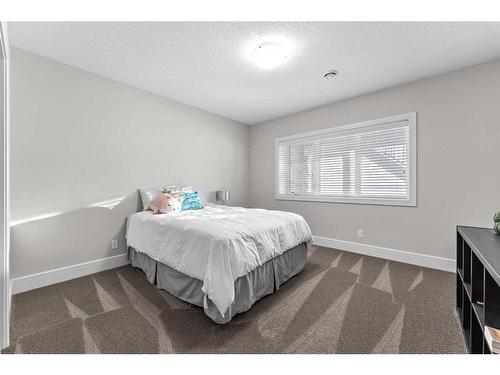 41 Waters Edge Drive, Heritage Pointe, AB - Indoor Photo Showing Bedroom