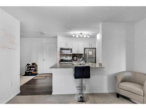 3207-4641 128 Avenue Ne, Calgary, AB - Indoor Photo Showing Kitchen