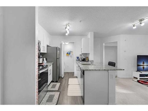 3207-4641 128 Avenue Ne, Calgary, AB - Indoor Photo Showing Kitchen