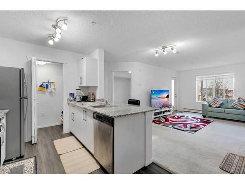 3207-4641 128 Avenue Ne, Calgary, AB - Indoor Photo Showing Kitchen