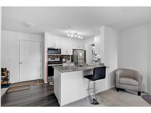 3207-4641 128 Avenue Ne, Calgary, AB - Indoor Photo Showing Kitchen With Upgraded Kitchen