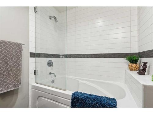 103-540 34 Street Nw, Calgary, AB - Indoor Photo Showing Bathroom