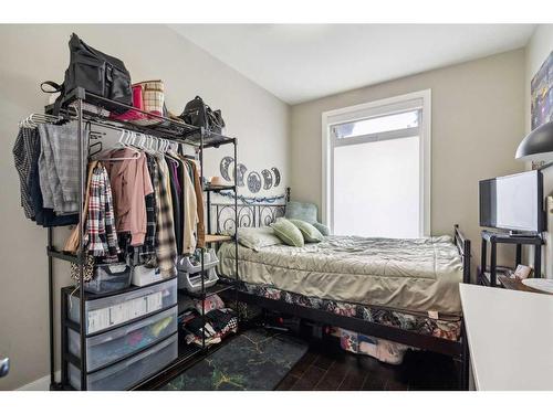 103-540 34 Street Nw, Calgary, AB - Indoor Photo Showing Bedroom