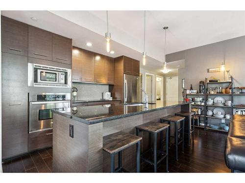 103-540 34 Street Nw, Calgary, AB - Indoor Photo Showing Kitchen With Upgraded Kitchen