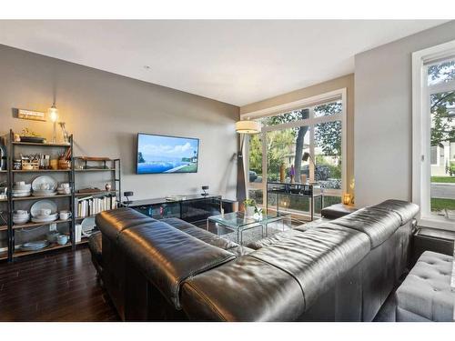 103-540 34 Street Nw, Calgary, AB - Indoor Photo Showing Living Room