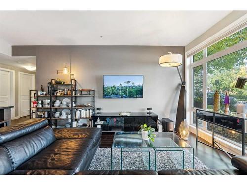 103-540 34 Street Nw, Calgary, AB - Indoor Photo Showing Living Room